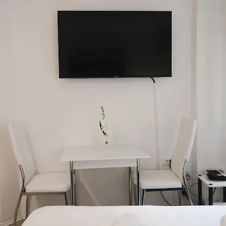 アパート Marinis