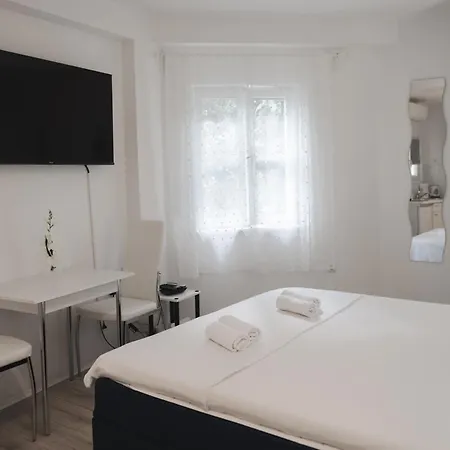 Апартаменти Marinis *